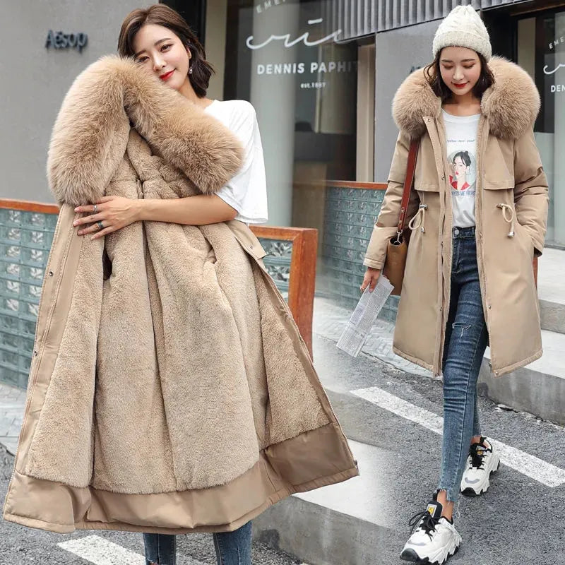 Parka à capuche avec doublure en laine et col en fourrure pour femme