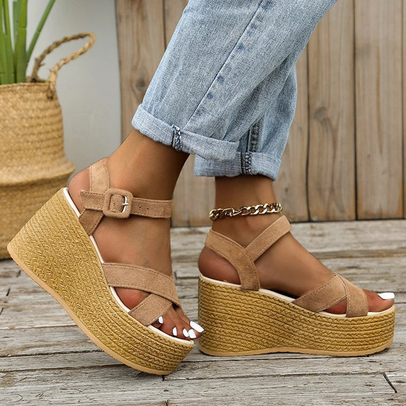 Sandales compensées sexy